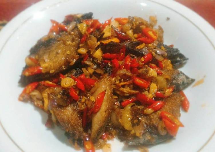 Cara Gampang Membuat Ikan Tongkol bumbu Cabai Bawang yang Menggugah Selera