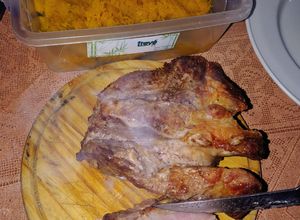 Una foto de Bondiola en la Airfryer con Puré de Zapallo Cabutia KETO