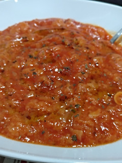 Una foto de Sopa de Tomate🍅 y Hierbabuena🌿