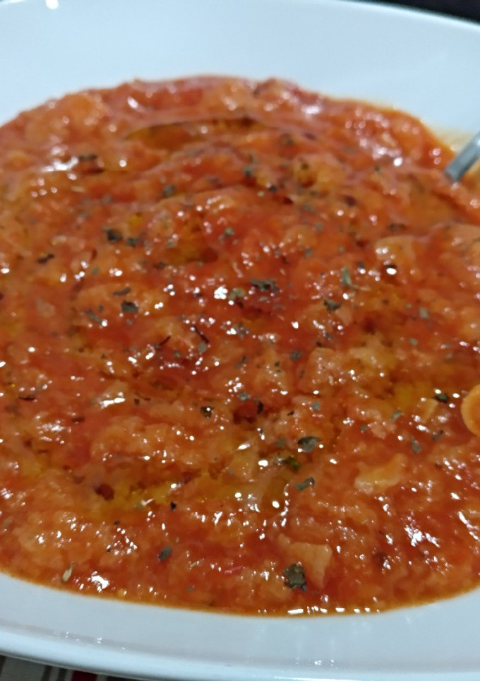 Una foto de Sopa de Tomate🍅 y Hierbabuena🌿