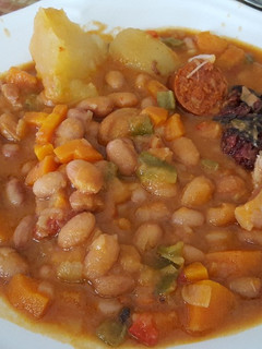 Una foto de Alubias pintas con compango rico rico de la Brigada Espartana