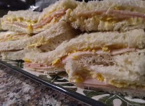 Una foto de Sándwich de choclo y jamón