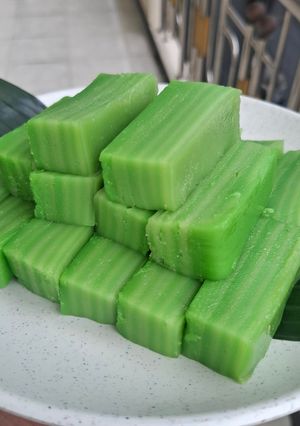 Foto resep Kue Lapis Pandan (Lembut, Kenyal, Aroma Pandan Asli)