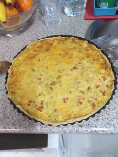 Una foto de Quiche de pollo y verdura