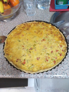 Una foto de Quiche de pollo y verdura