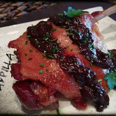 Una foto de Confit de pato al chocolate