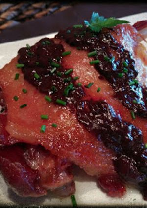 Una foto de Confit de pato al chocolate