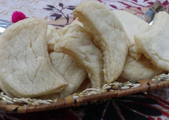 Hyderabadi Chand Biscuits/Crescent Moon Cookies