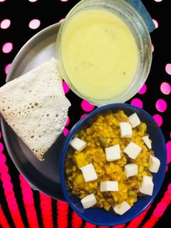 ફાડા ની વઘારેલી ખીચડી (Fada Vaghareli Khichdi Recipe in Gujarati) રેસીપી મુખ્ય ફોટો