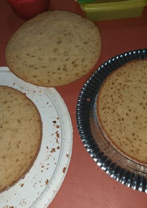 Una foto de Bizcochuelo fácil y económico para torta en olla Essen