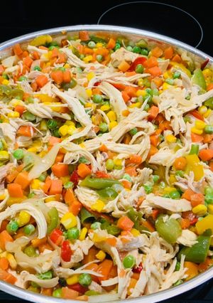 Una foto de Guisado De Pollo Con Vegetales (Para Tamales)