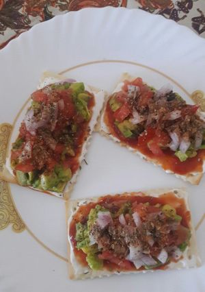 A picture of #GA4 WEEK10 Sky flake cracker topped with cream cheese & avocado.