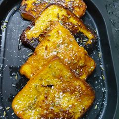 A picture of French toast.