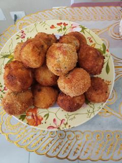 Una foto de Bombas de papas🥔🥔 con camarones🍤🍤