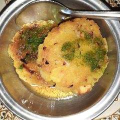 A picture of Flattened rice cutlets.