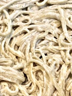 Una foto de Tallarines con salsa de queso crema y puerro