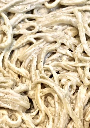 Una foto de Tallarines con salsa de queso crema y puerro