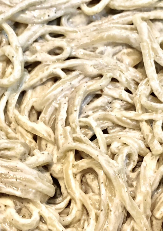 Una foto de Tallarines con salsa de queso crema y puerro