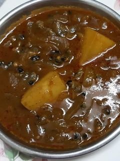 खुबरीचे कालवण (फिश) (Kalvan Recipe In Marathi) रेसिपी चे मुख्य फोटो