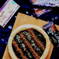 A picture of Chocolate 🍫 pizza 🍕.