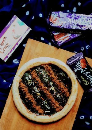 A picture of Chocolate 🍫 pizza 🍕.