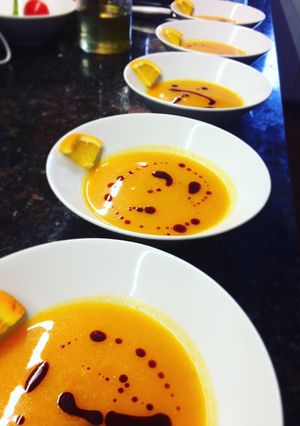 Narancsos sütőtökkrémleves, tortillával recept fotója
