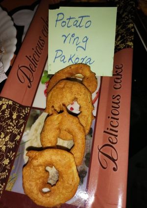 A picture of Potato Ring pakora.