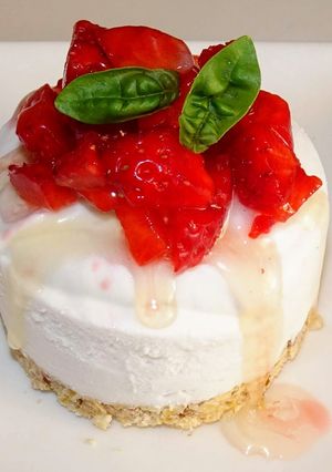 Une photo de Dôme glacé coco fraise (vegan)