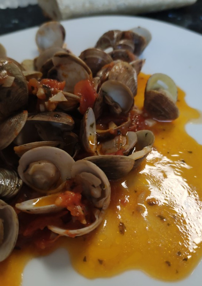 Una foto de Almejas en salsa de la abuela
