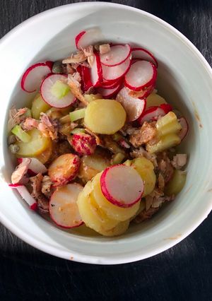 Une photo de Salade de pomme de terre / maquereaux