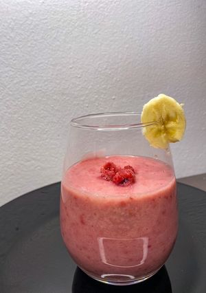 O poză a rețetei Smoothie de zmeură și banane.