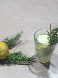 Limonada con romero