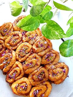 عکسی از دستور شیرینی رول دارچینی
