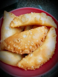 खोया गुझिया (khoya gujiya recipe in Hindi) रेसिपी मुख्य फोटो