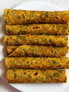 A picture of Methi roti.