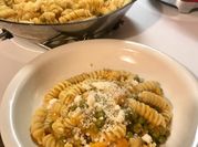 Una foto di pasta con zucca e pecorino