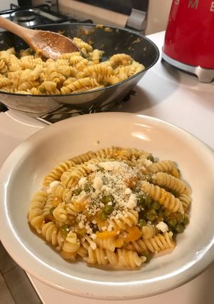 Foto di Fusilli zucca, piselli e pecorino