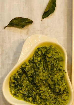 A picture of Cilantro chutney.