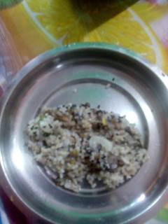 கறுப்பு உளுந்து சாதம் (Karuppu ulundhu satham recipe in tamil) செய்முறை முக்கிய புகைப்படம்