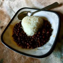 A picture of Black Chikpea with boiled rice.