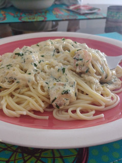 Una foto de Fideos con salsa de camarones