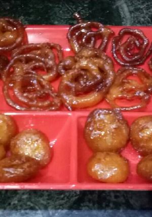 A picture of Jalebi and jalebi pua.