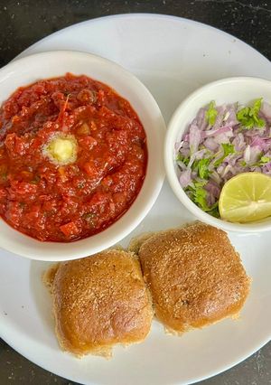 A picture of Healthy Pav Bhaji With Millet Pav.