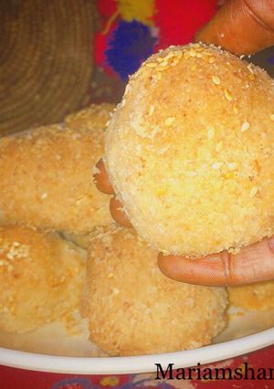 A picture of Gireba (traditional hausa cookies).