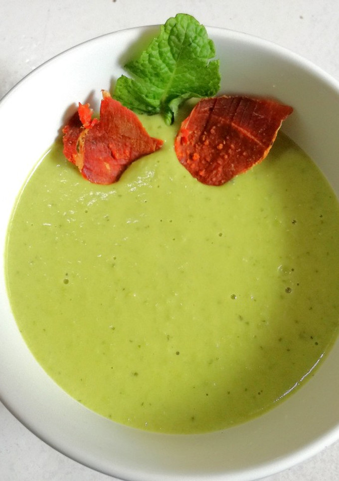 Una foto de Crema de guisantes y menta