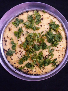 सूजी बेसन खमण ढोकला (suji besan khaman dhokla recipe in hindi) रेसिपी मुख्य फोटो