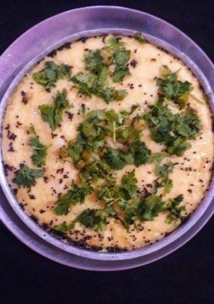 सूजी बेसन खमण ढोकला (suji besan khaman dhokla recipe in hindi) रेसिपी मुख्य फोटो
