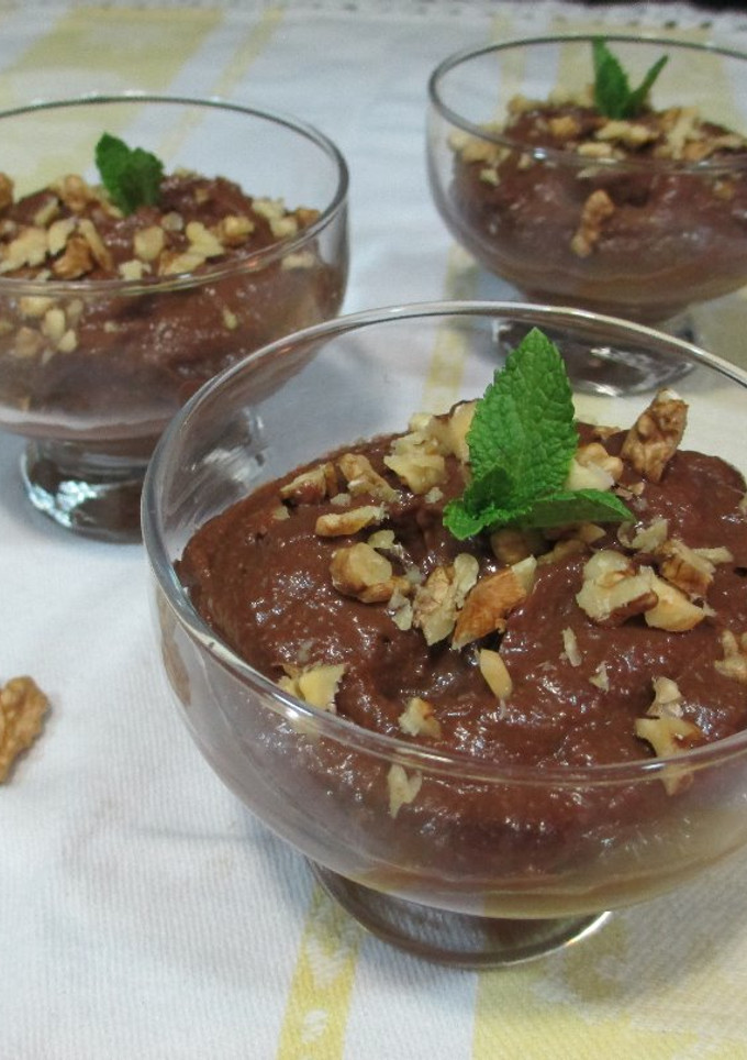 Una foto de Mousse de cacao puro, aguacate y manzana Fuji - veggie