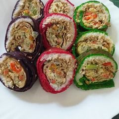 A picture of Korean egg rolls.