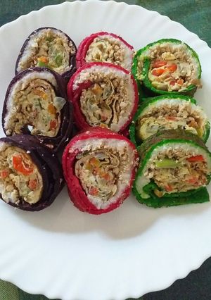 A picture of Korean egg rolls.